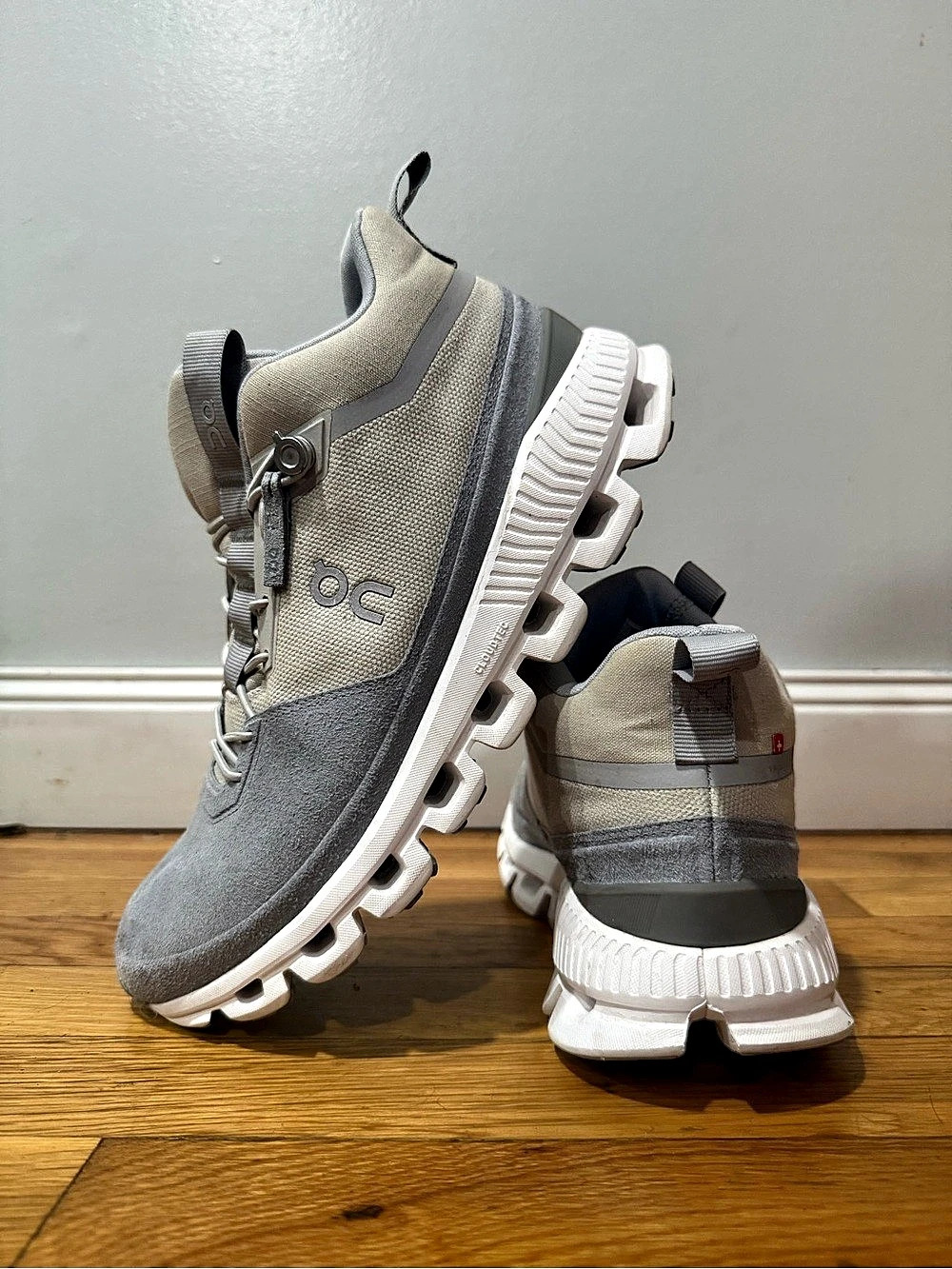 On Cloud 5 Gray & White Athletic Shoes US 9